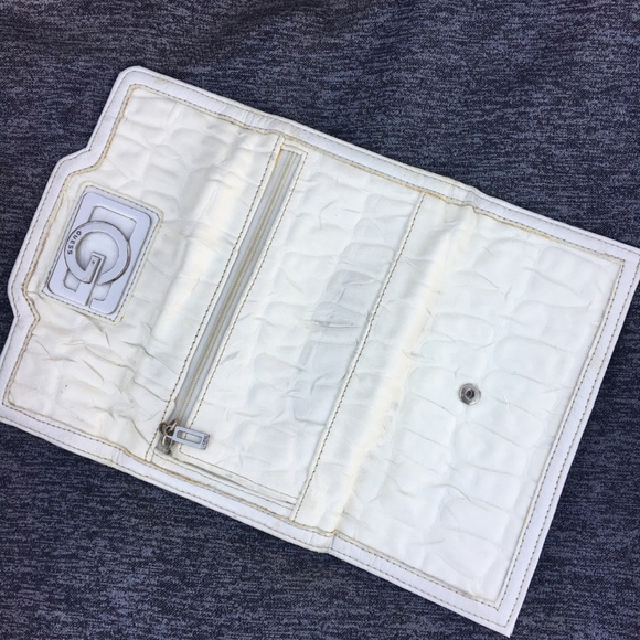 Guess Cream Crinkle Long Wallet Flat Snap Closure Faux Leather Vegan White - Picture 5 of 6